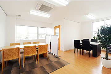 プライバシーに配慮した2F契約ルーム